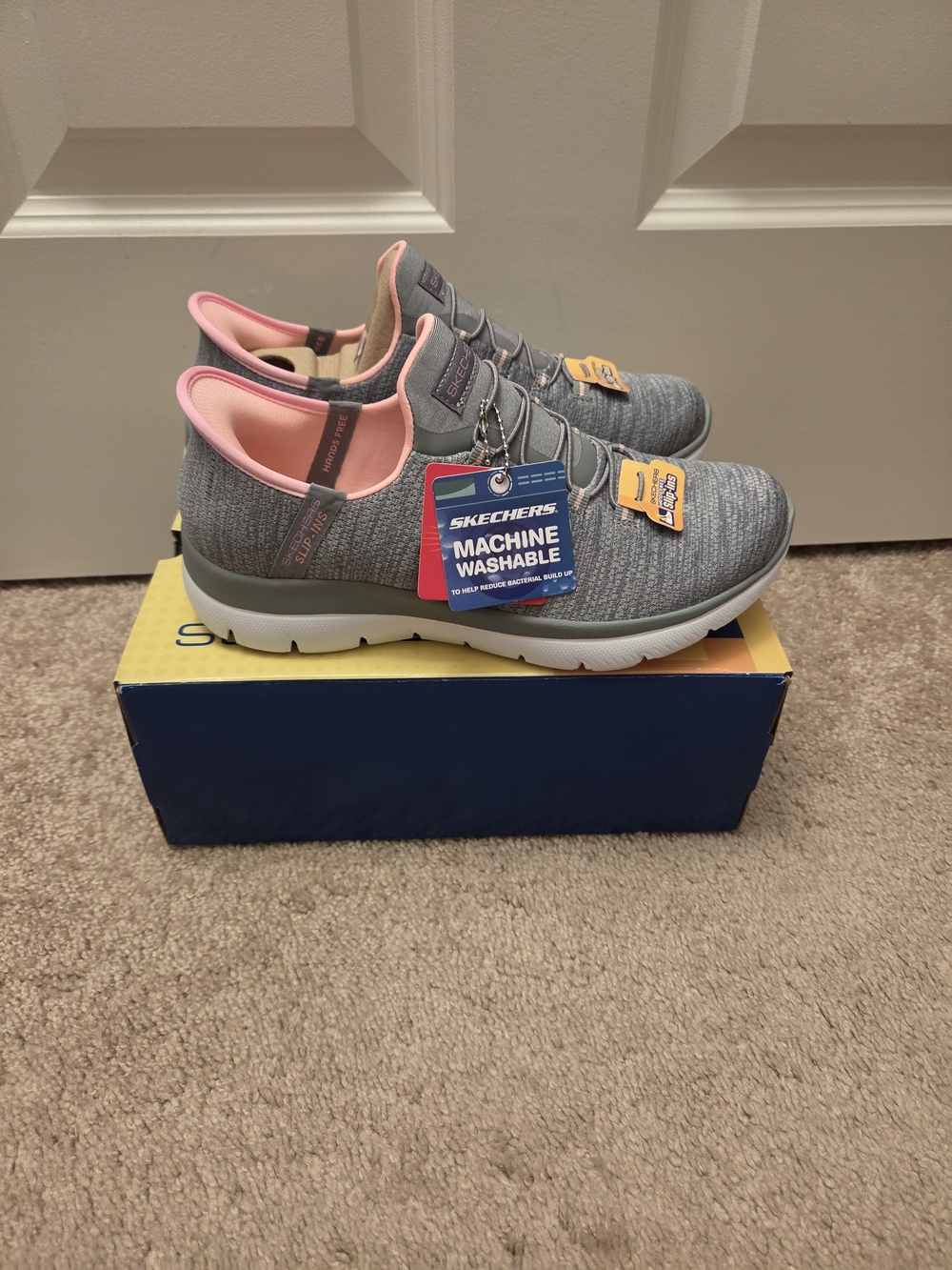 NWT Womens Skechers Slip Ins